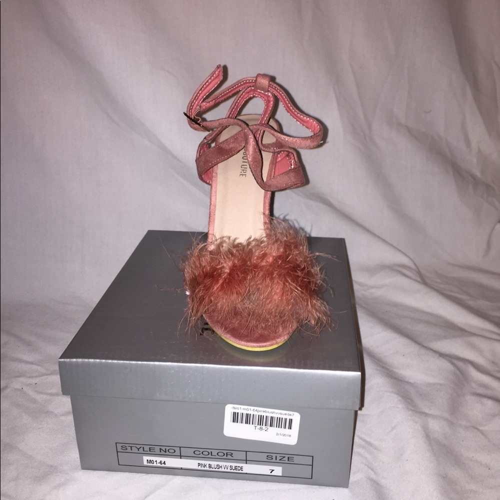 Suede Ankle strapped fur heel - Picture 4 of 8